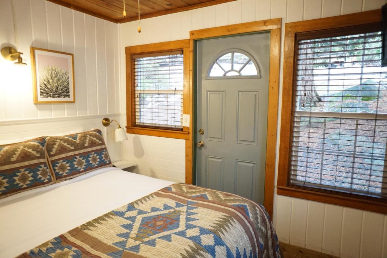Shaver Lake Village Hotel מראה חיצוני תמונה
